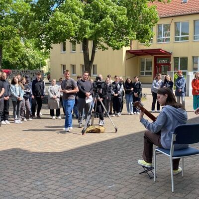 Bild vergr&ouml;&szlig;ern: Bank „Kein Platz für Rassismus“